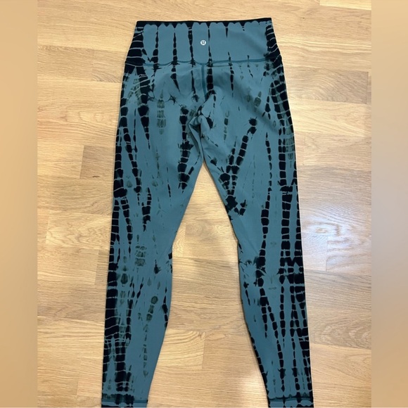 Lululemon leggings size 2 - Picture 4 of 5